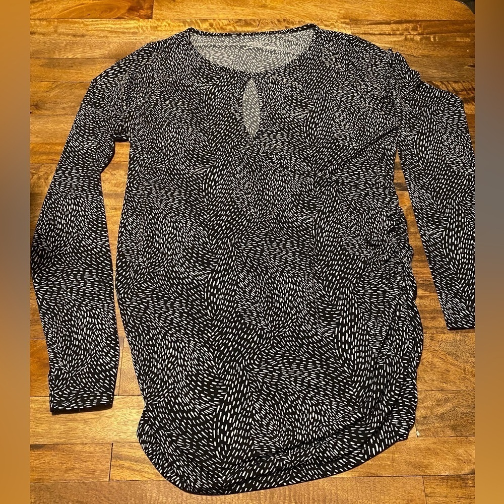 Maternity shirt long sleeve black and white excellent condition size small
